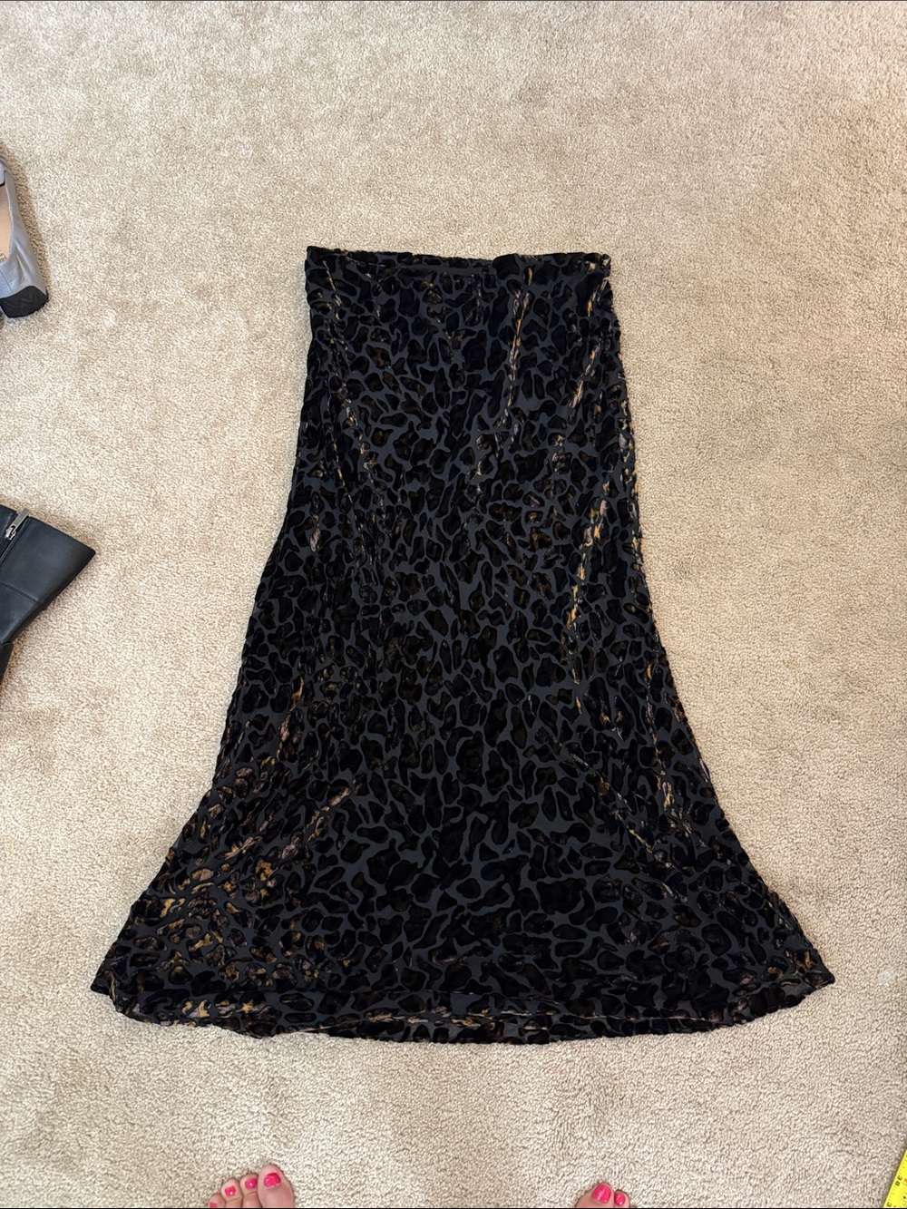 SilkLand Black Velvet Leopard-Print Maxi Skirt